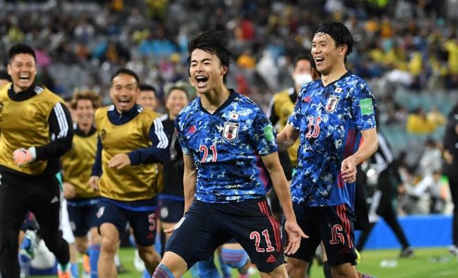 时举起手中 时举起手中