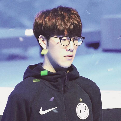 中路后腰负 中路后腰负